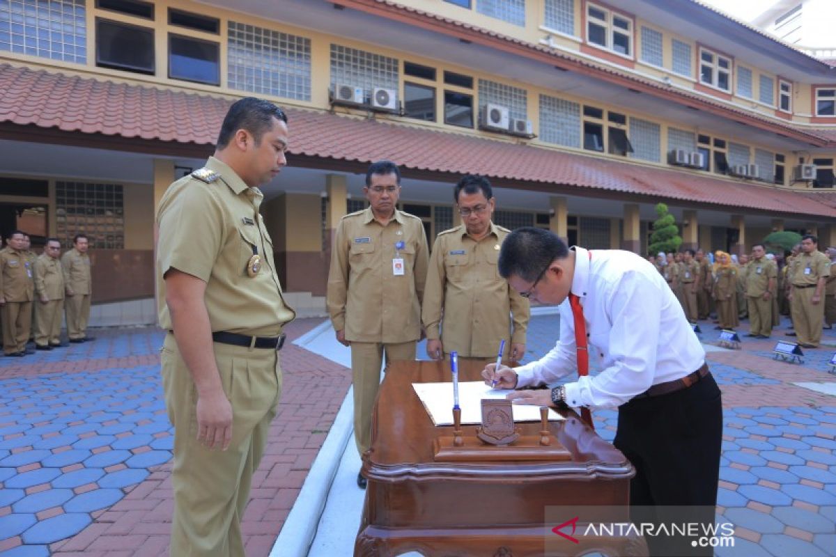 Edi Candra dilantik sebagai Direktur TNG oleh Wali Kota Tangerang