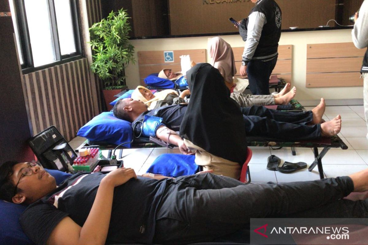 Manfaat donor darah diedukasikan pada warga oleh Mahasiswa K3 UNIS Tangerang