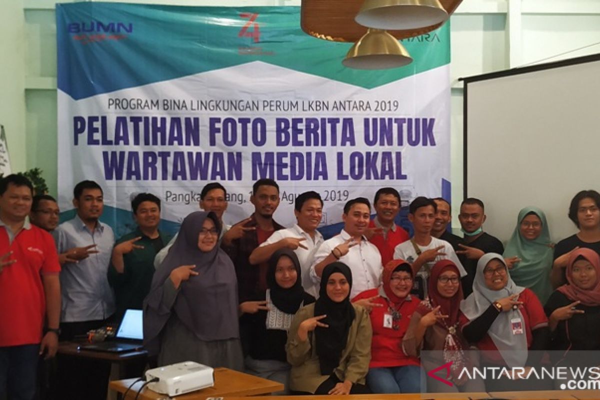 LKBN Antara berikan pelatihan fotografi kepada wartawan dan mahasiswa di Bangka Belitung