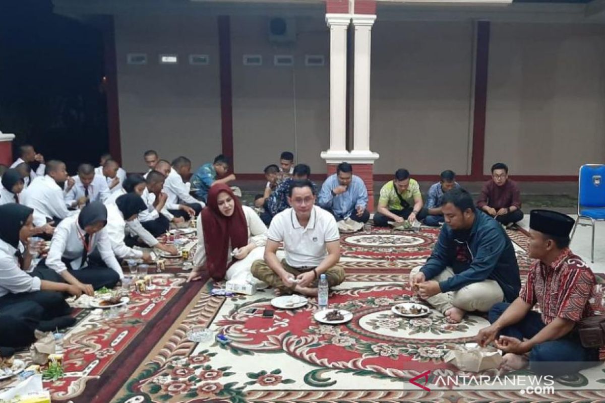 Wakil Bupati OKU Timur jamu anggota paskibraka