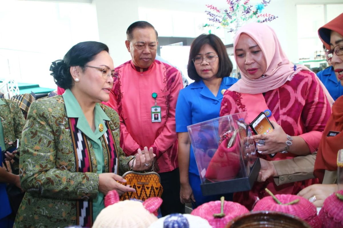 Dharma Pertiwi Kodam XII Tanjungpura ajak Dekranasda Pontianak bermitra