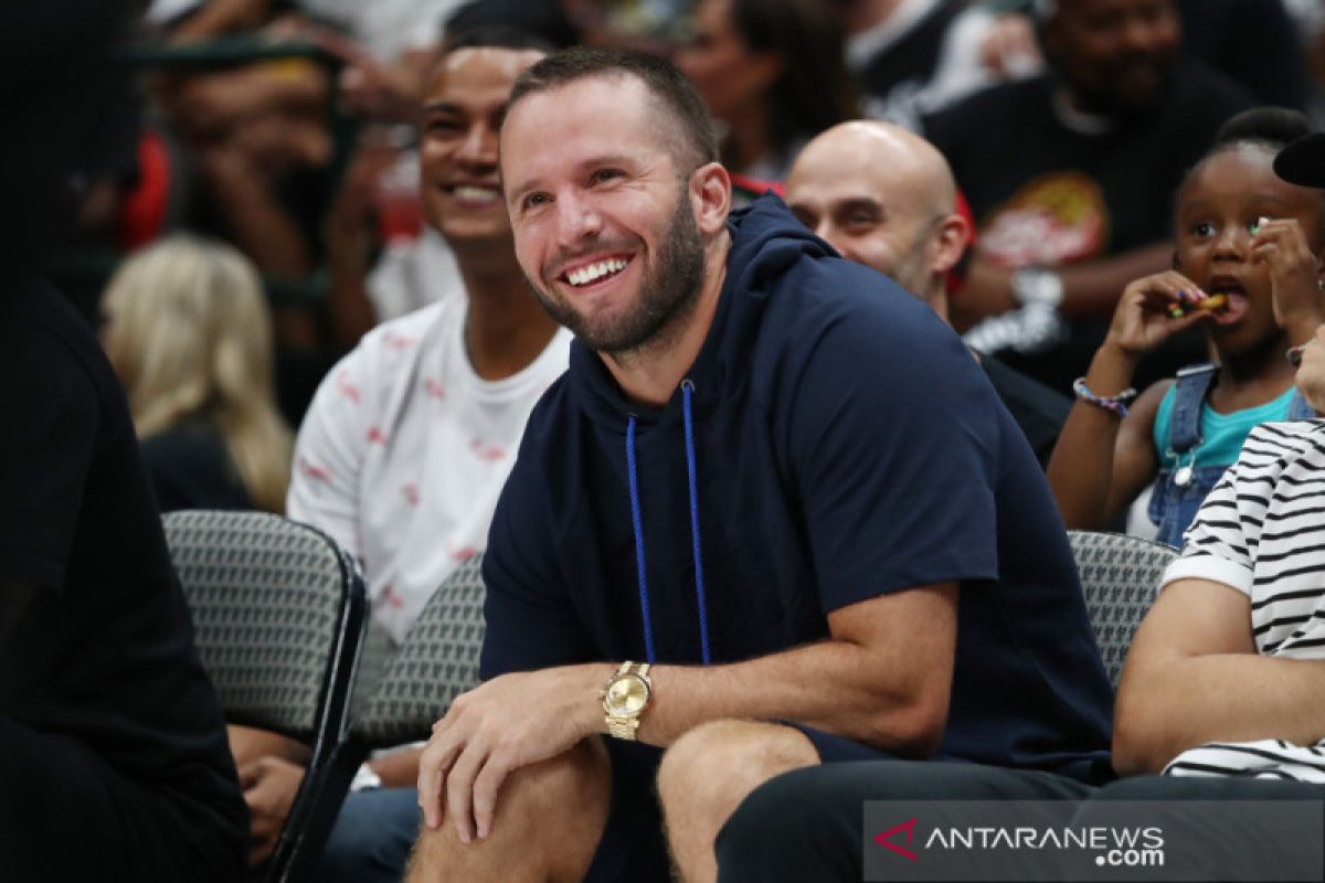 Mavericks perpanjang kontrak Guar JJ Barea