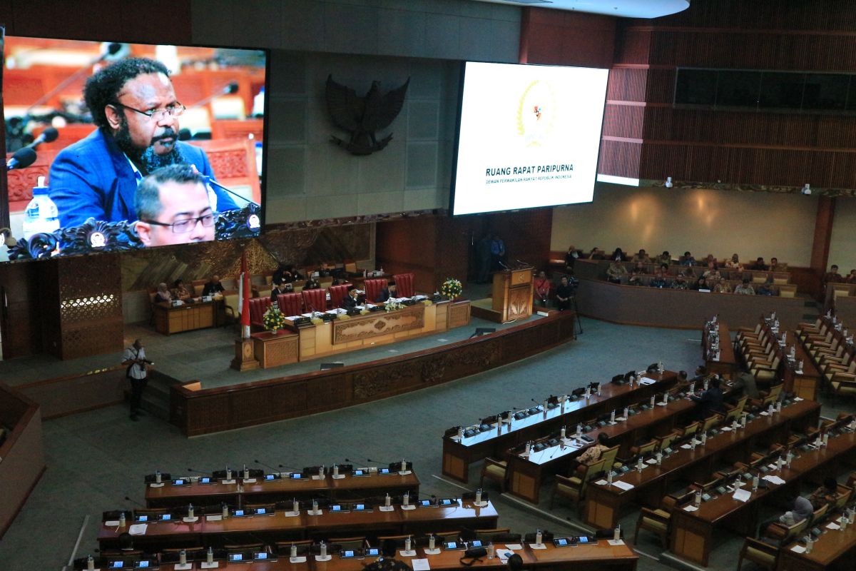 Rapat Paripurna DPR RI dibuka dengan interupsi terkait Papua