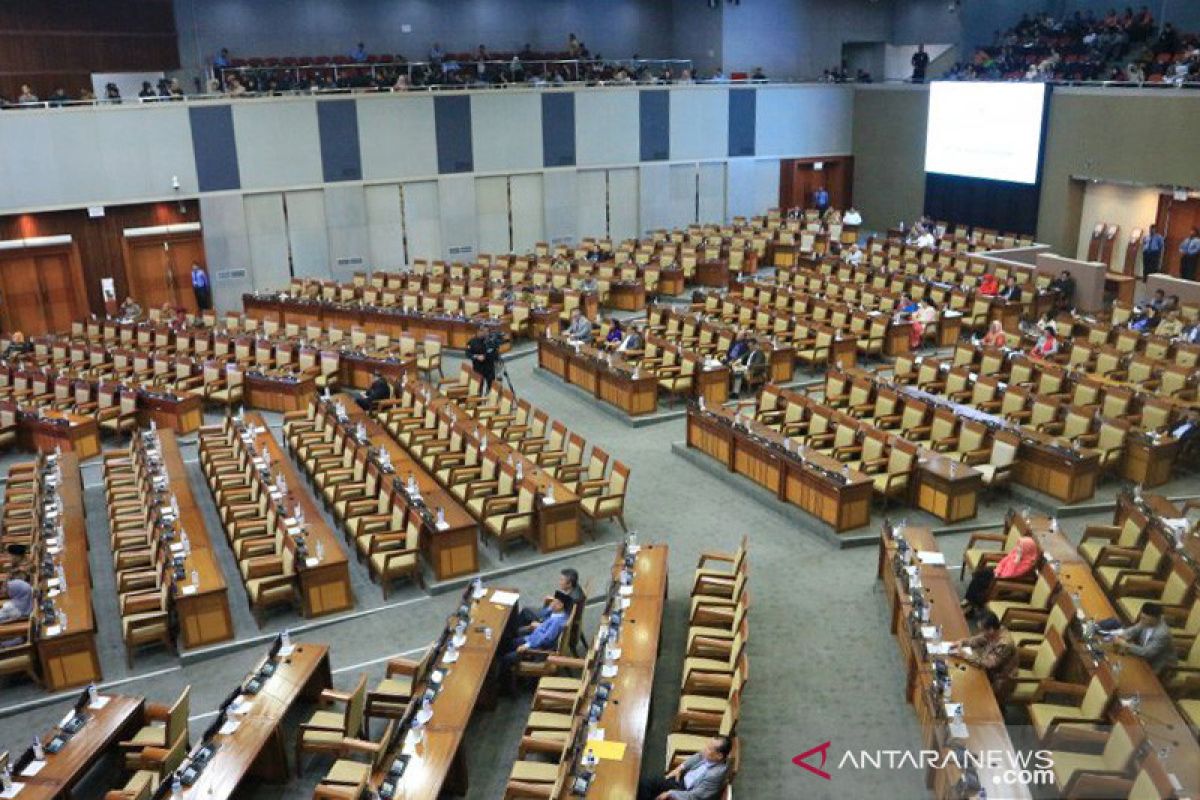 Nyaris separuh legislator tak hadiri Rapat Paripurna