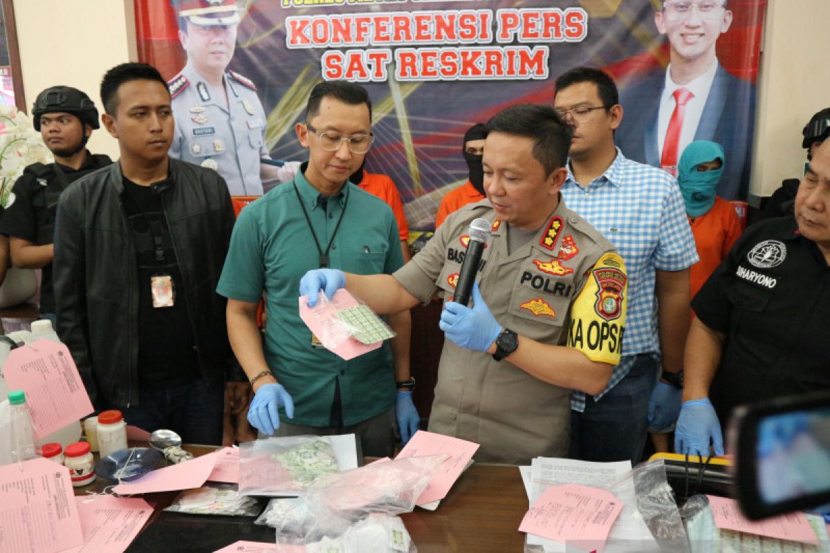 Tiga pelaku rekondisi meterai ditangkap Polres Jakarta Selatan
