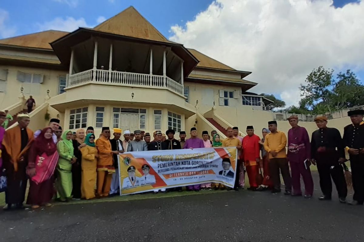 Marthen Taha kunjungi perangkat adat Kesultanan Tidore