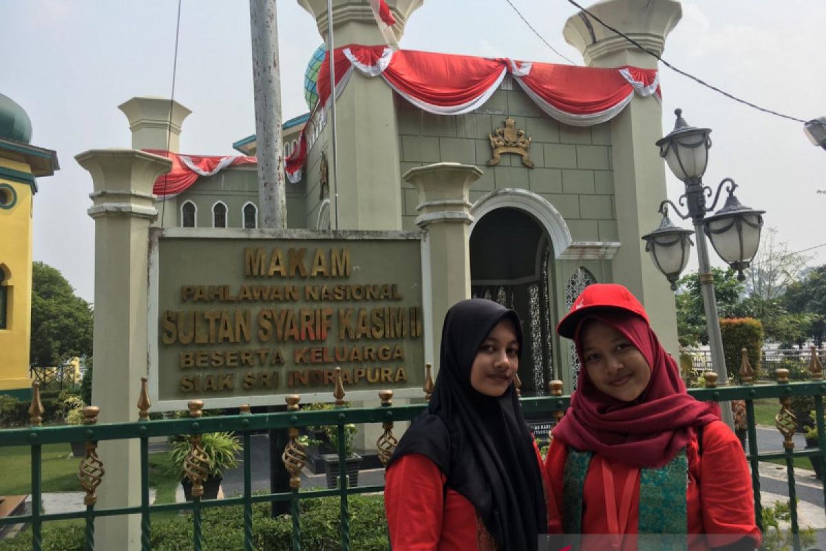 Peserta SMN Yogyakarta ziarah ke Makam Sultan Syarif Kasim II