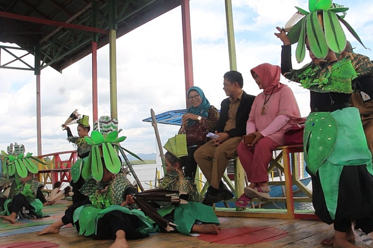 Tim Kemenpar lakukan penilian di Kampung wisata warna-warni