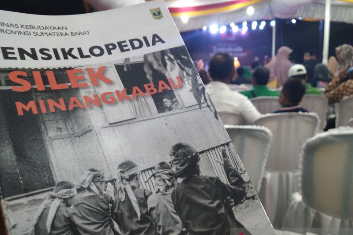 Silek MInangkabau Encyclopedia becomes the Opening Gift of SAF 2019
