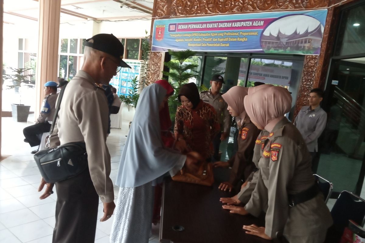 250 polisi jaga pelantikan anggota DPRD Agam