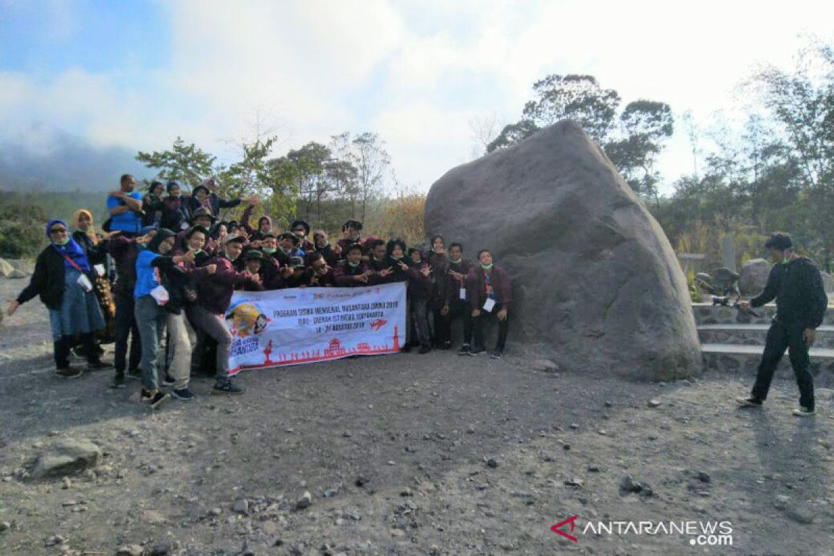 Peserta SMN Riau nikmati panorama Gunung Merapi