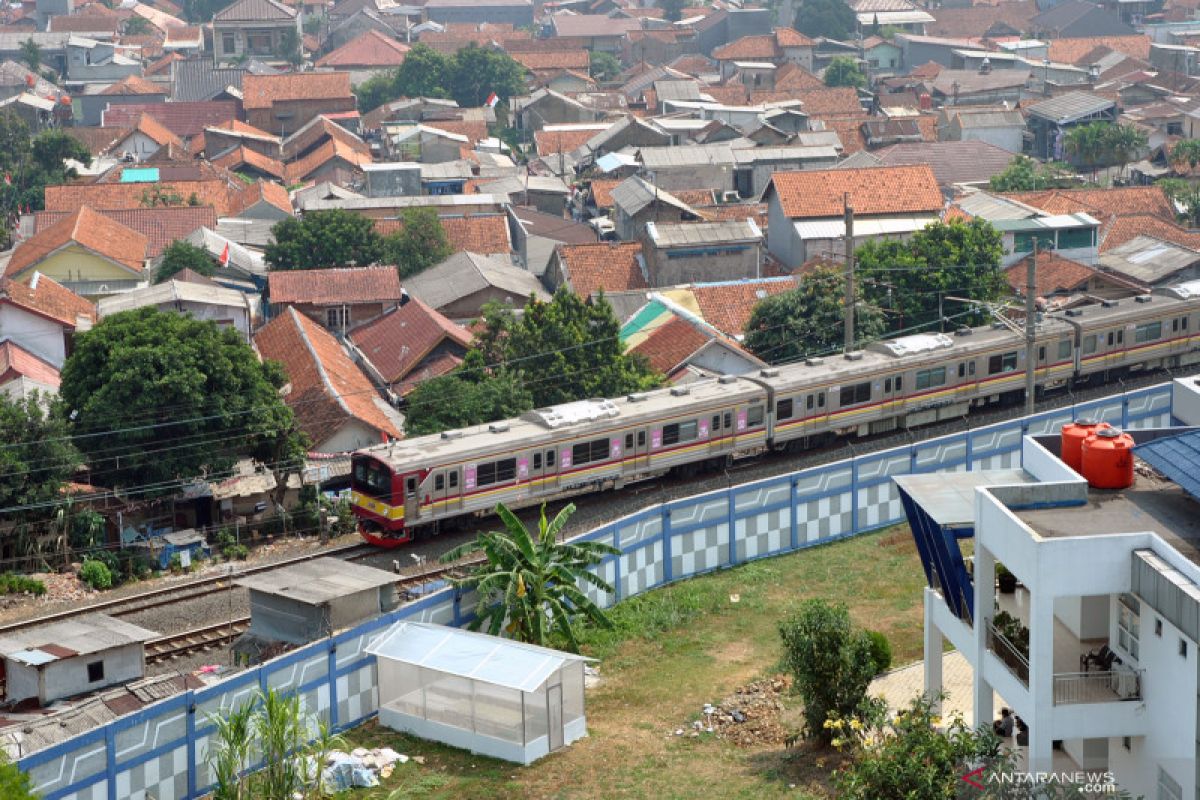 Commuter train service operates normally during Christmas holidays