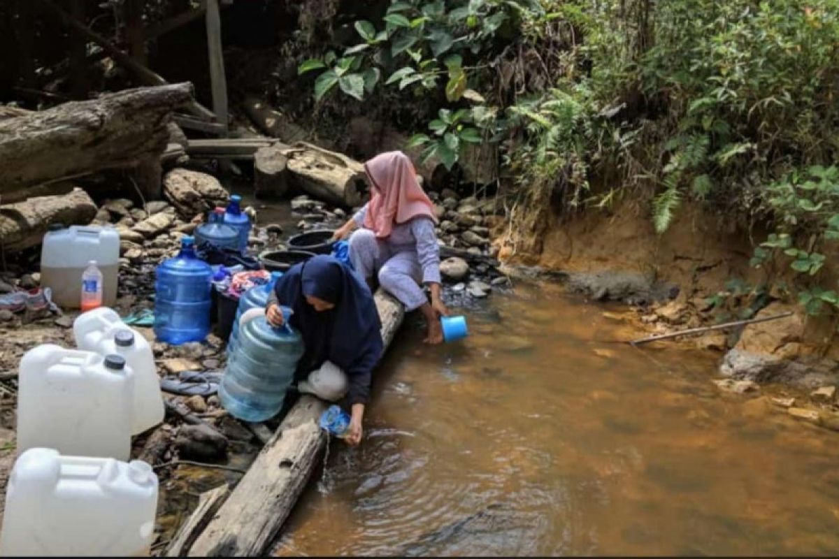 Warga perbatasan Indonesia-Malaysia  konsumsi air sungai