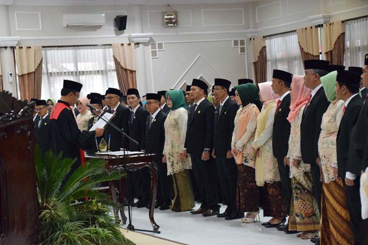 50 anggota DPRD Kabupaten Banyumas dilantik