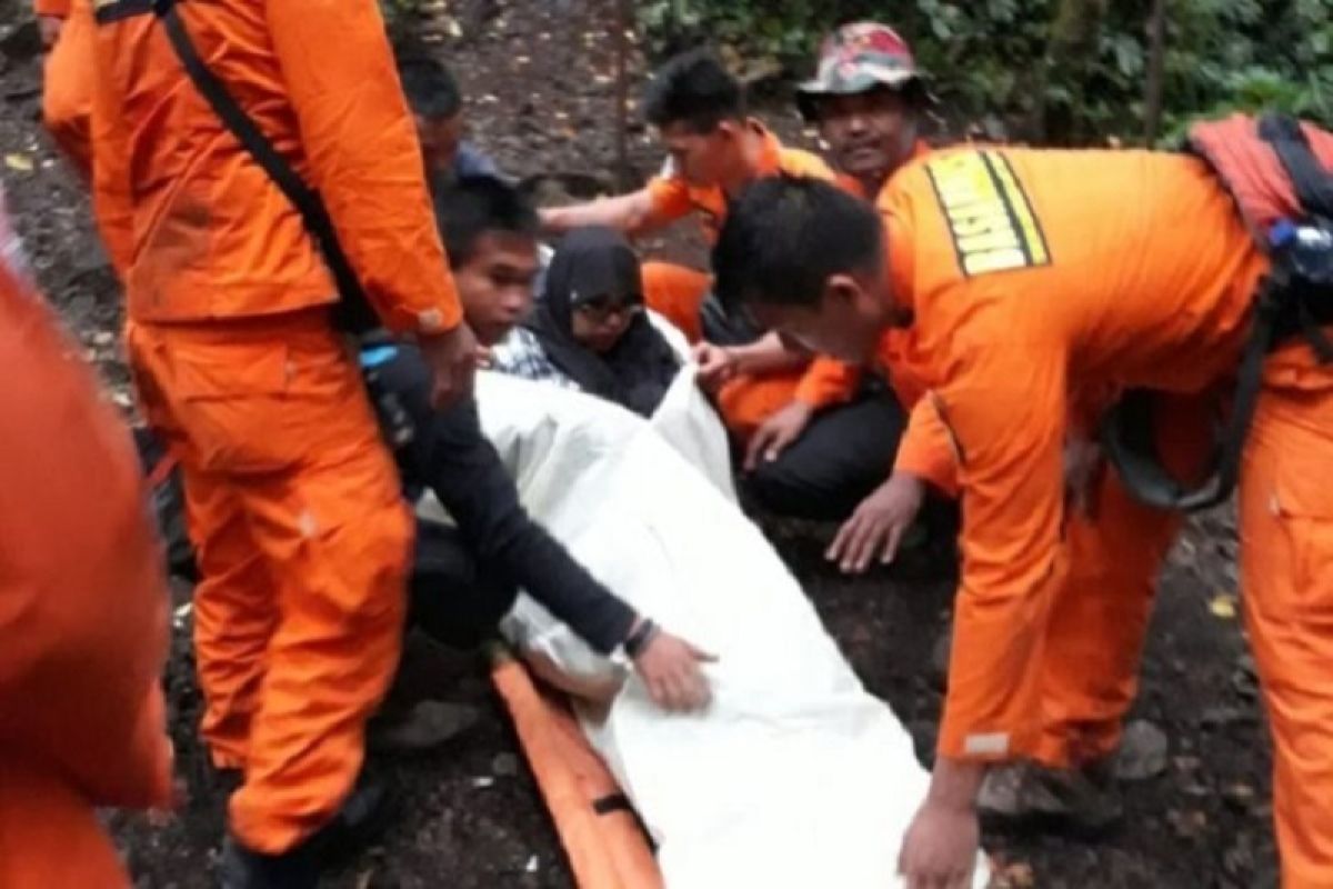 Diduga dehidrasi dan asam lambung, seorang pendaki Gunung Kerinci meninggal