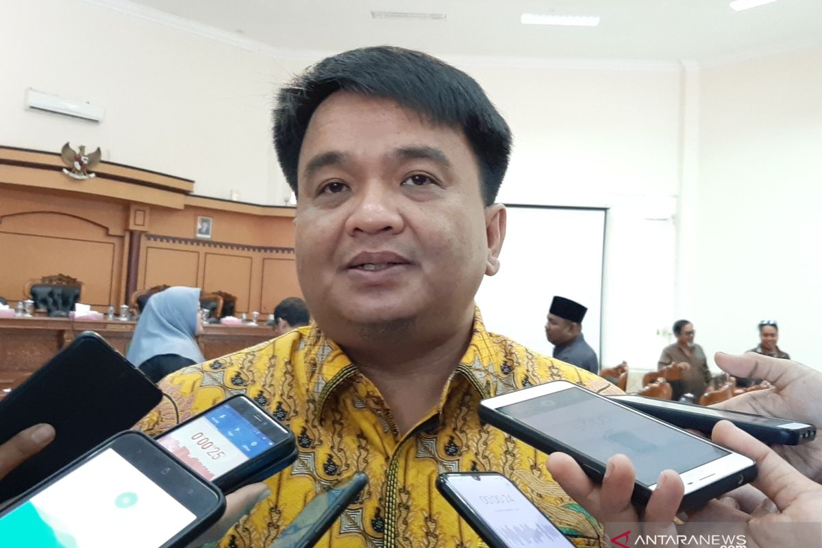 DPRD desak Pemkot Tanjungpinang realisasikan seragam sekolah gratis