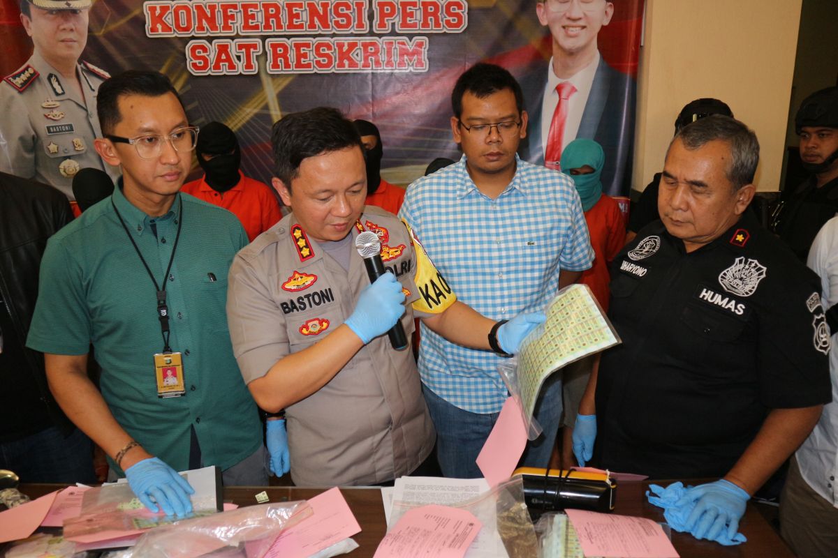 Komplotan pemalsu meterai raup ratusan juta rupiah dalam dua tahun