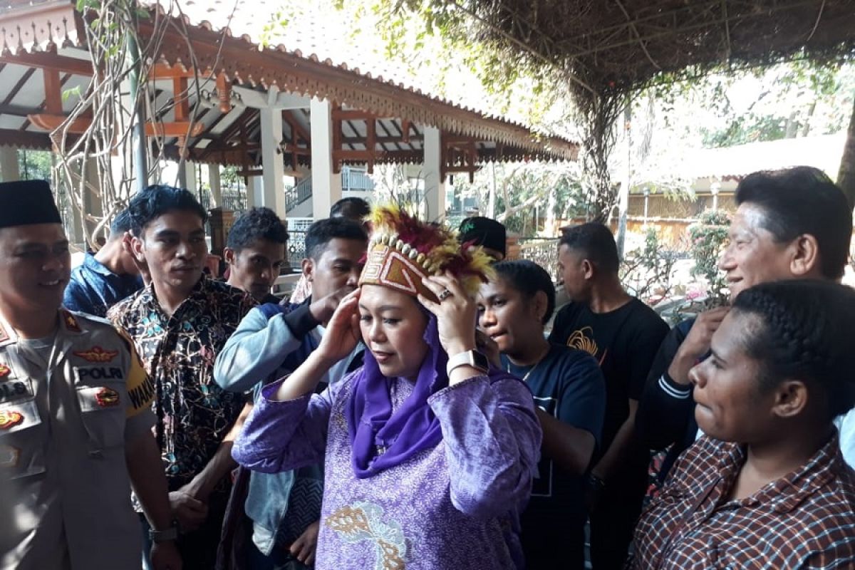 Yenny Wahid ingatkan kedekatan Gus Dur dengan warga Papua