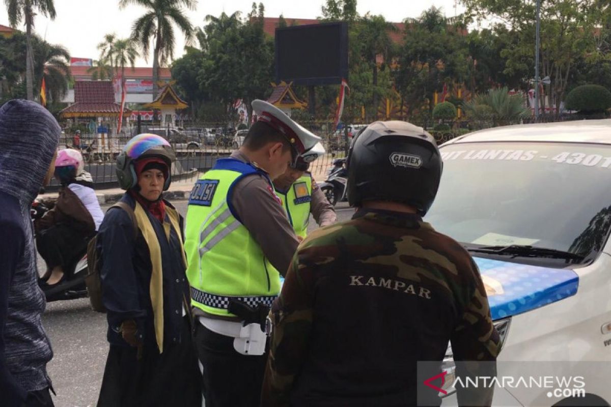 VIDEO - Nekad melanggar, sejumlah pengendara kendaraan ditilang polisi