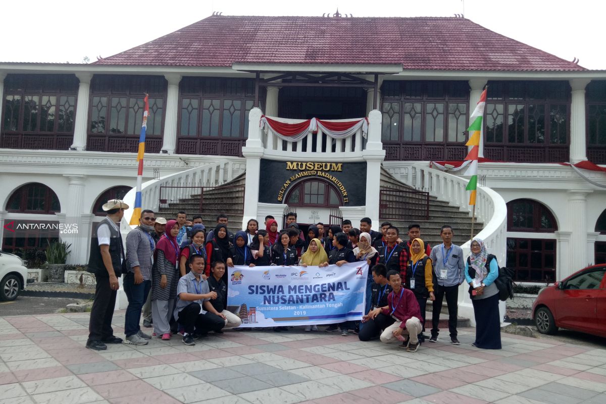 Peserta SMN Kalteng pelajari sejarah  budaya Palembang