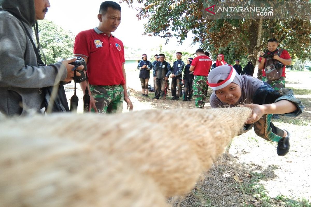 23 peserta SMN Babel lari halang rintang di Lanud Haluoleo