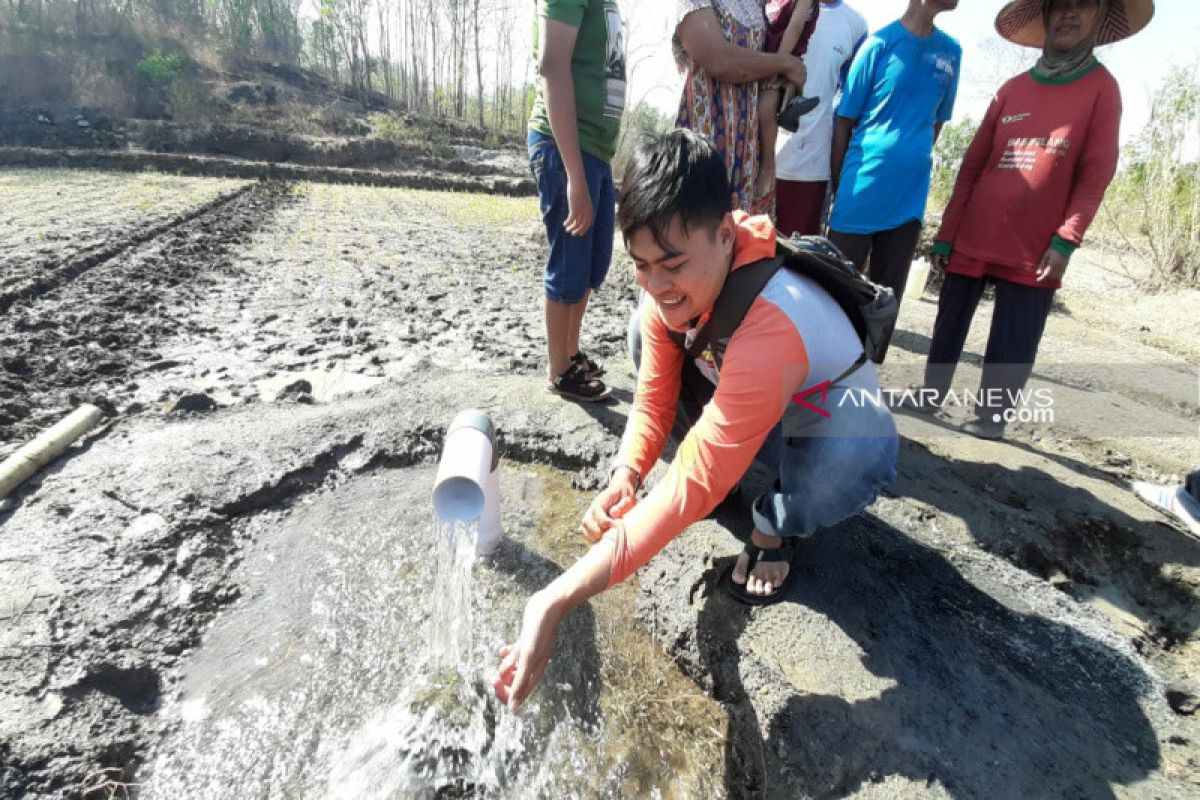 Warga di Gunung Kidul dikagetkan munculnya sumber mata air di Widoro Lor