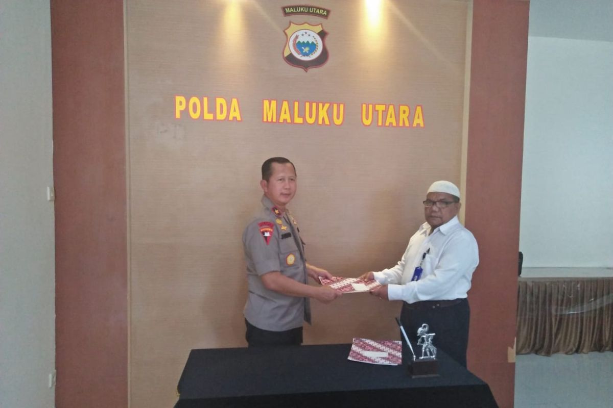 Polda Malut - LPP RRI Ternate laksanakan siaran Halo Polisi