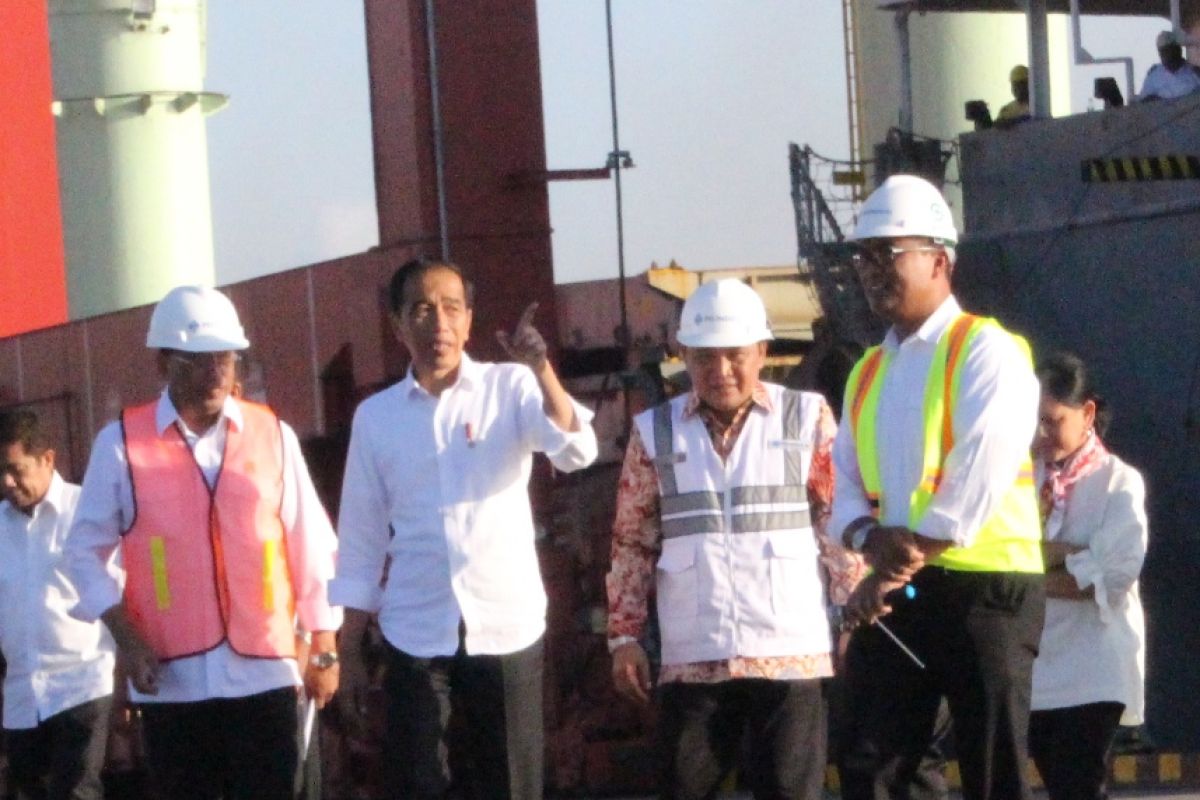 Presiden Jokowi tinjau pelabuhan Pelindo III di Tenau Kupang