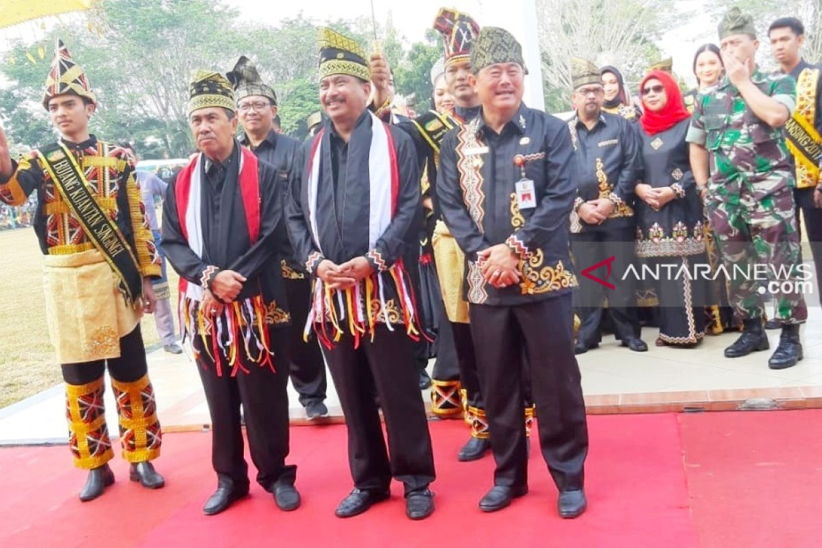 Mentri Pariwisata buka festival pacu jalur di Kuansing. Ini harapannya