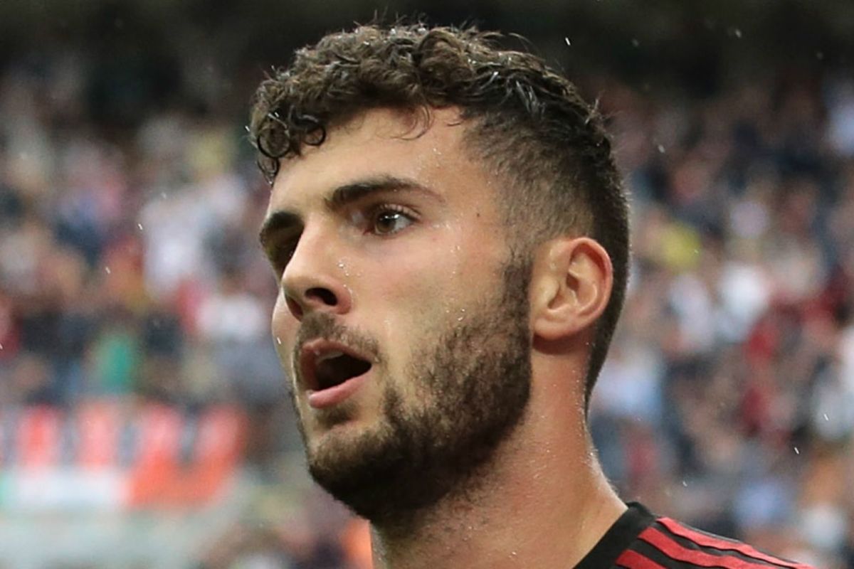 Cutrone merasa  dibuang AC Milan karena bukan non-Italia