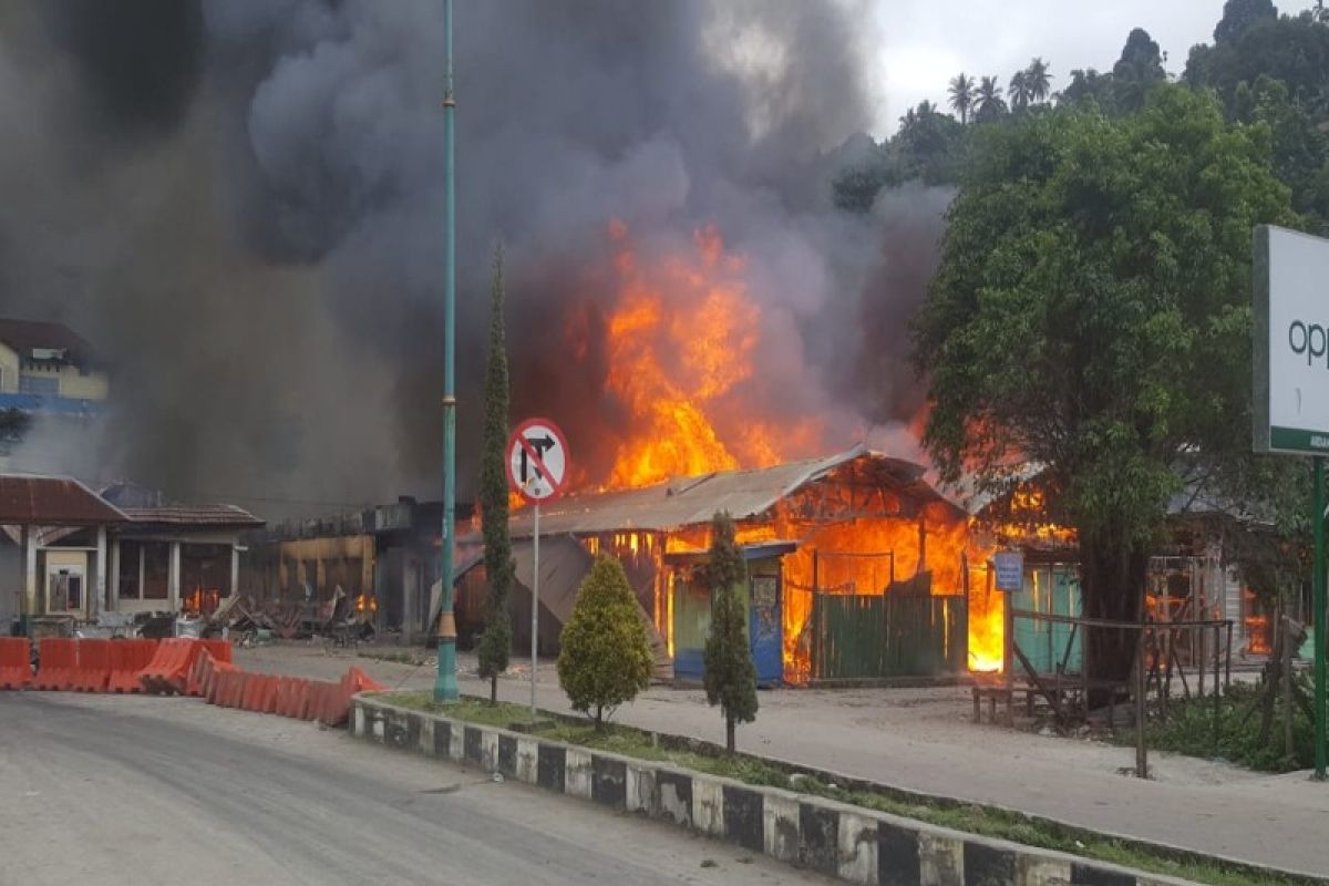 Satu kompi anggota brimob tiba di Fakfak