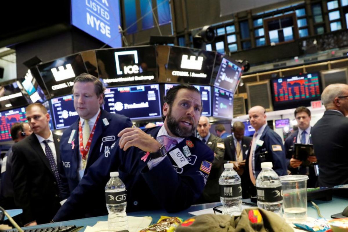 Wall Street memulai pekan ini dengan catatan optimis