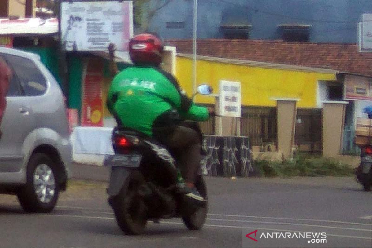 Bonus dipangkas, pengendara ojek daring di Banyumas mogok massal