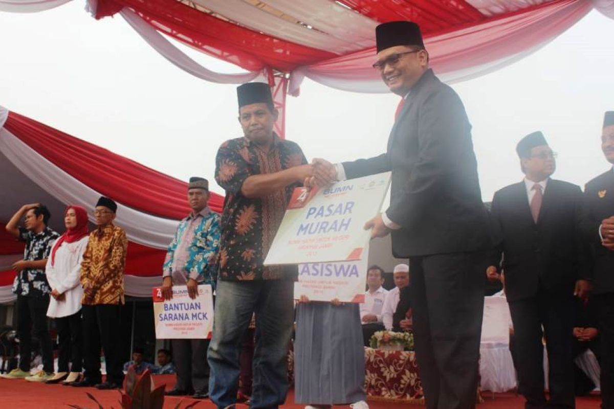 Pasar murah kepedulian BUMN bagi warga Kenali Jambi