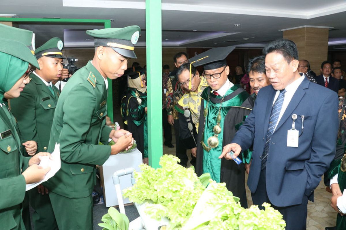 Sekjen Kementan tertarik Produk Hidroponik buatan mahasiswa Polbangtan Bogor