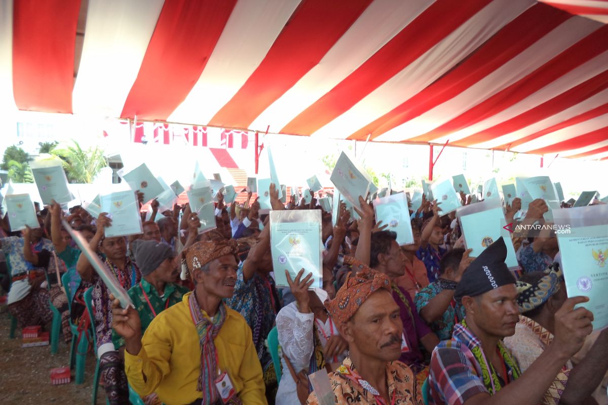 Presiden Jokowi serahkan 2.709 sertifikat tanah di Kupang