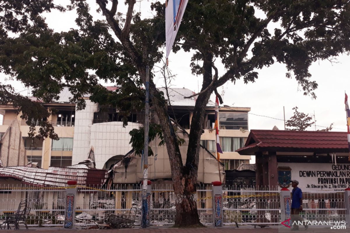 Menkopolhukam-Panglima-Kapolri balik kanan, Manokwari diharap pulih kembali