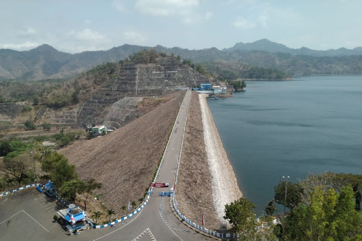 Permukaan air Waduk Wonorejo Tulungagung turun drastis