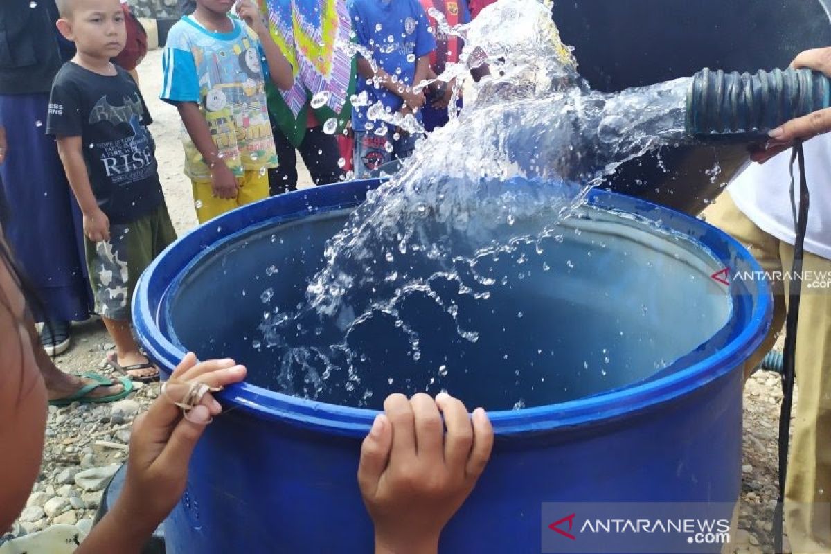 Warga Kampung Bugis dan Penyengat kesulitan air bersih
