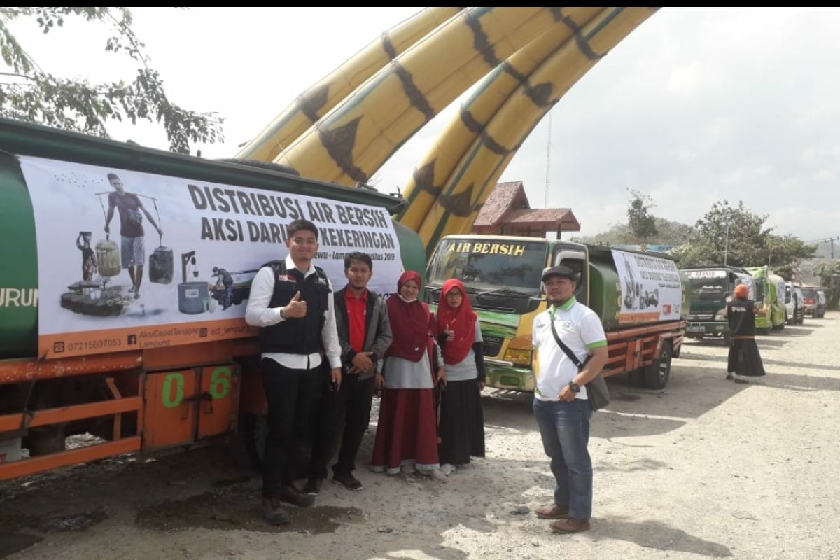 ACT Lampung konvoi water tank salurkan air bersih