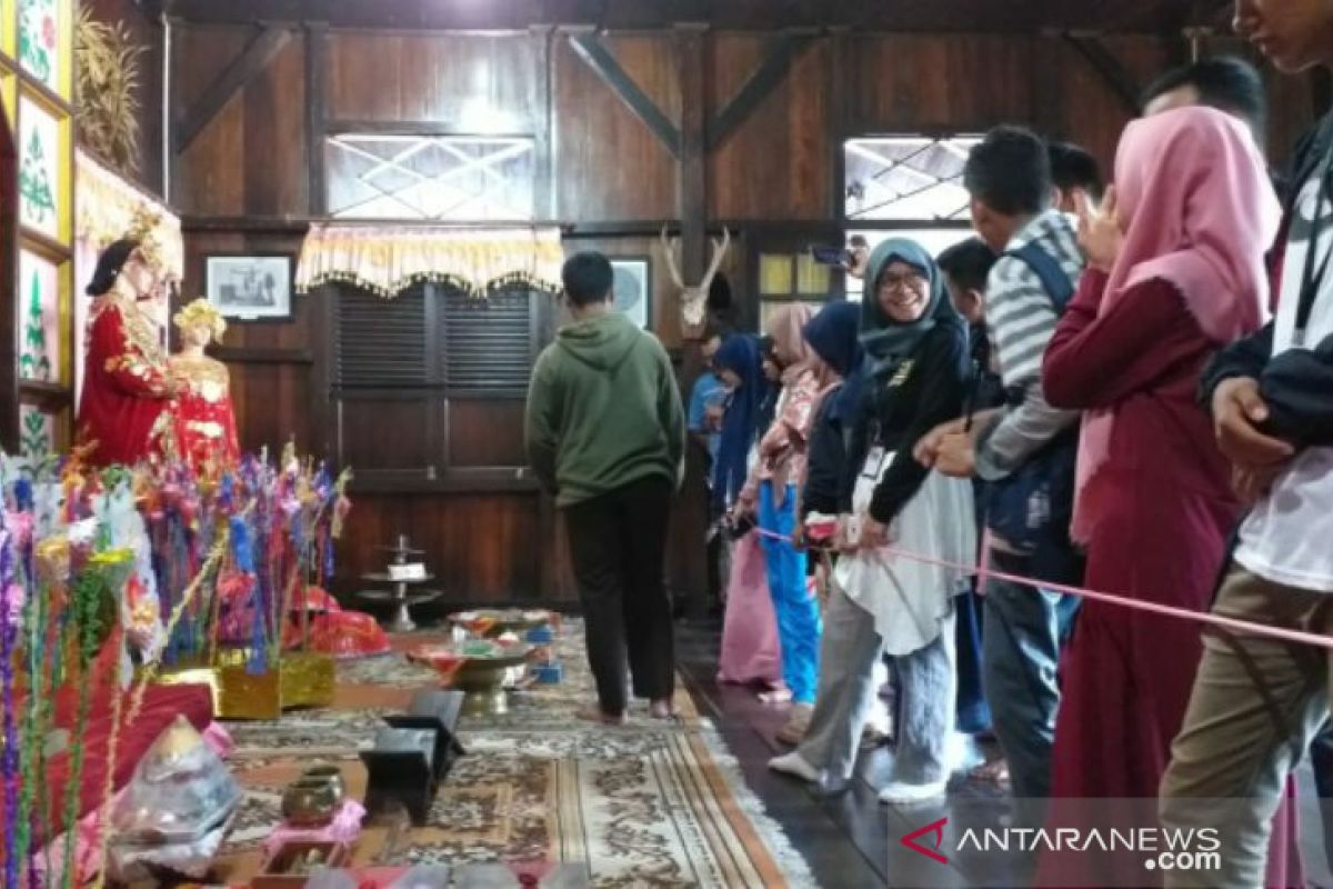 Peserta SMN asal Sultra diperkenalkan tradisi pernikahan di Belitung