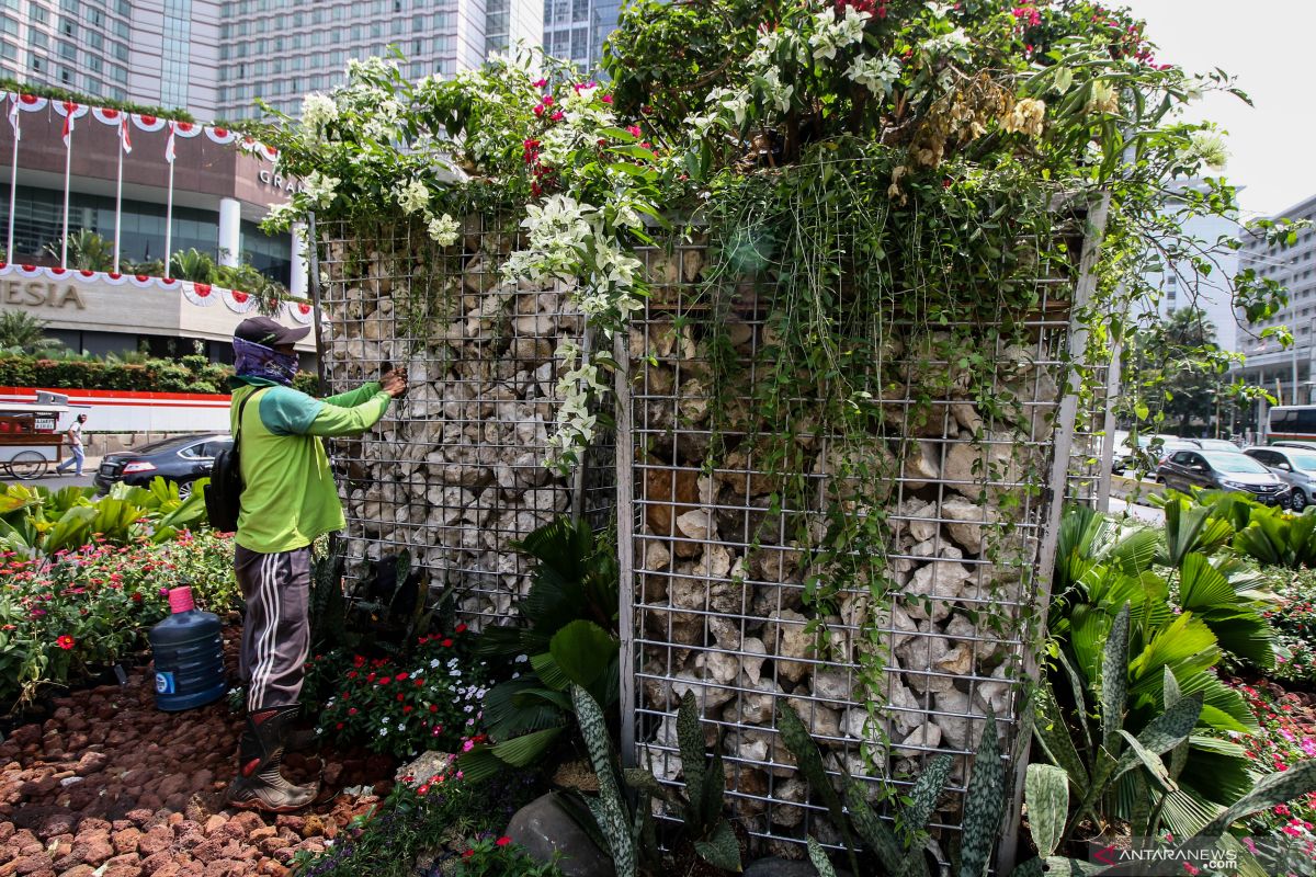 Instalasi batu gabion pengganti Getah Getih dipercantik