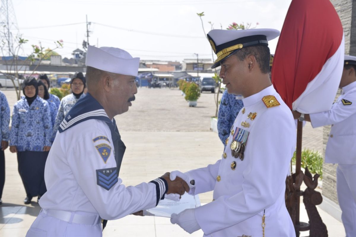 Danlantamal V lepas 233 personel TNI AL pensiun