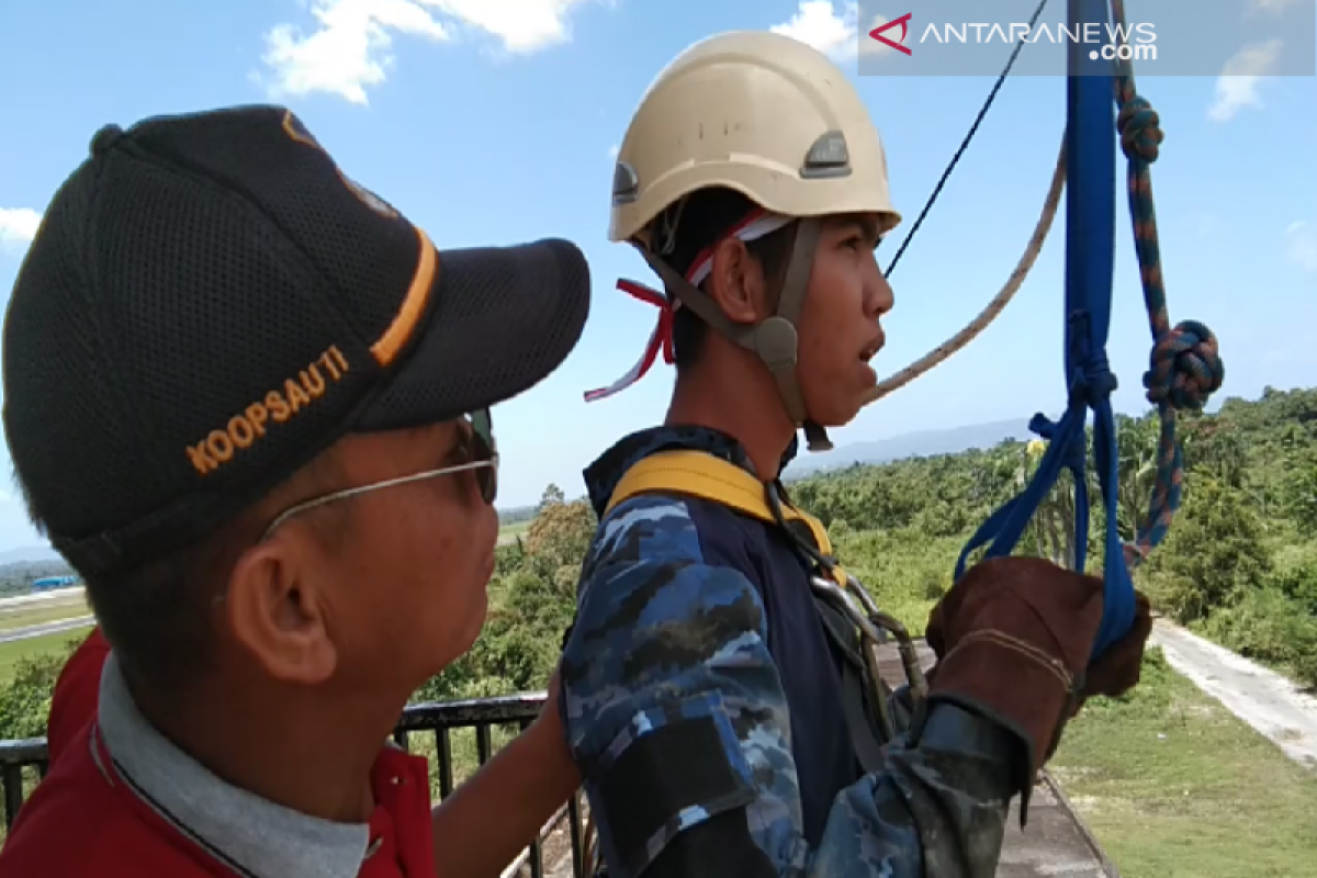 Lanud Haluoleo membentuk keberanian SMN Babel melalui flying fox