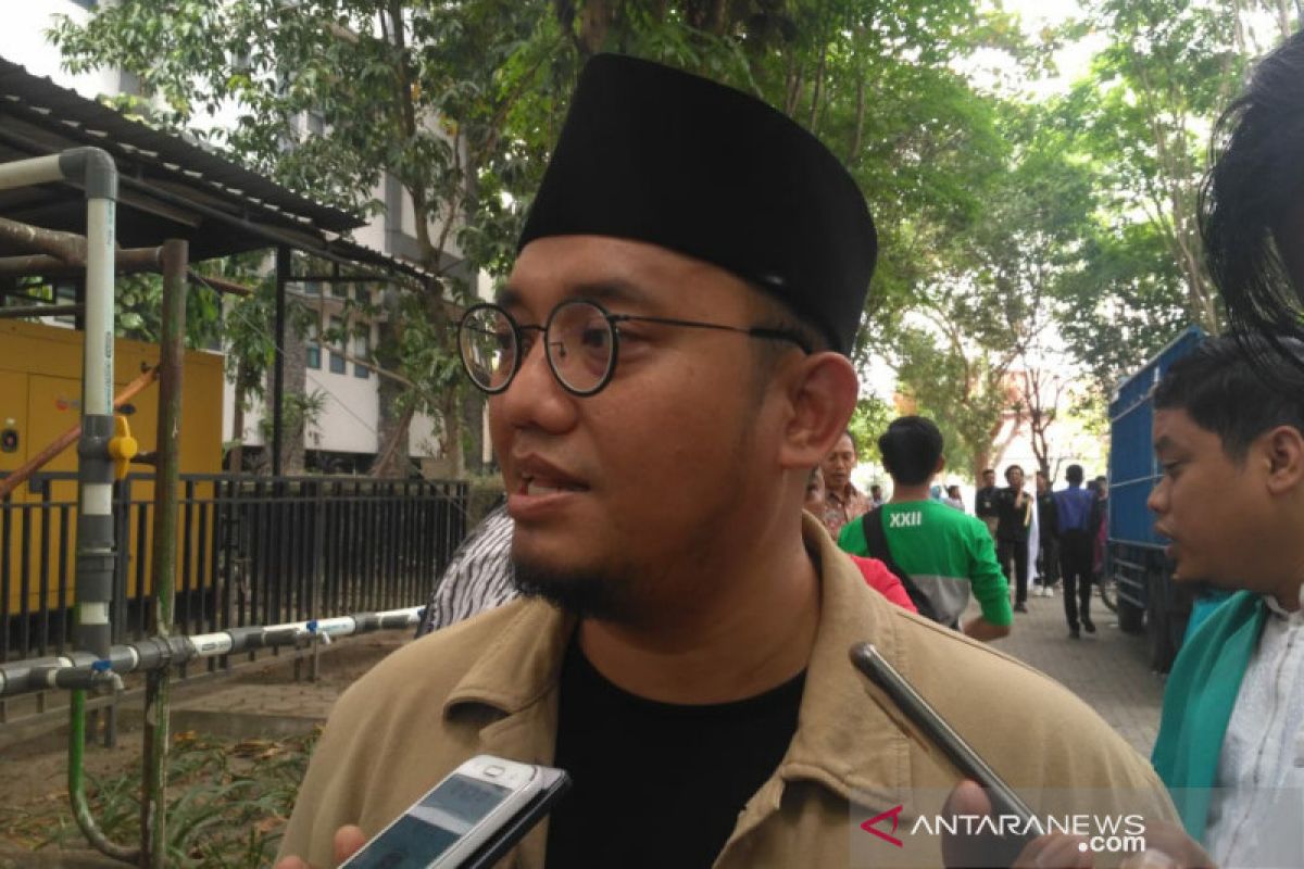 Budaya baca masyarakat jadi kekhawatiran Dahnil Anzar