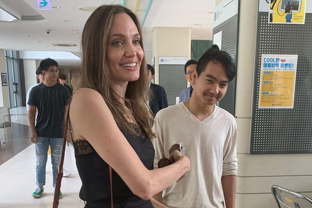Angelina Jolie keliling kampus anaknya di Korea Selatan