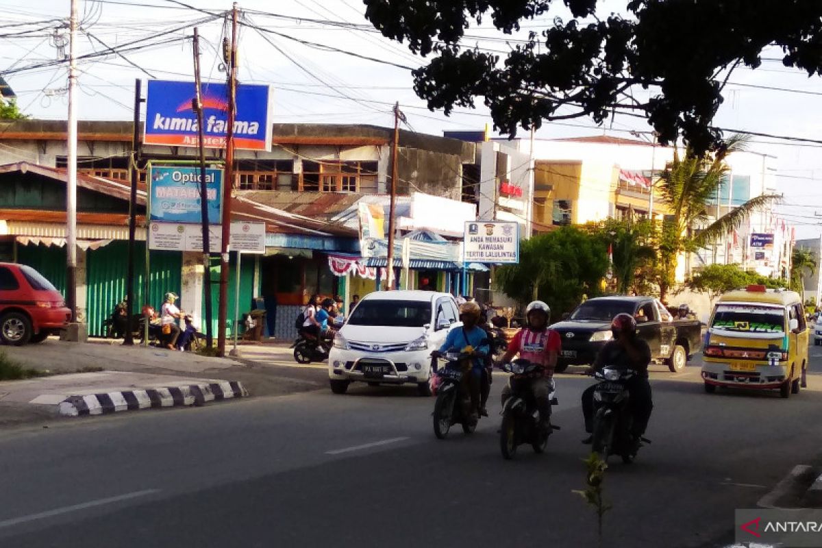 Aktivitas warga di Biak Numfor berlangsung normal