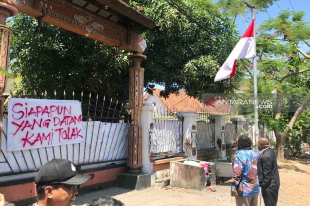 Polisi selidiki kasus perusakan bendera di Surabaya