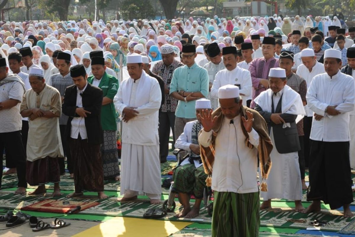 Kemarau panjang, ribuan warga shalat minta hujan