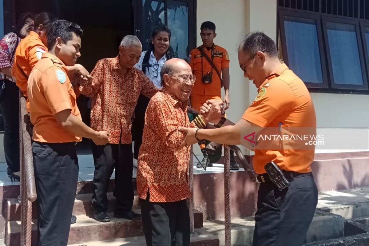 Basarnas Kupang ke panti jompo Budi Agung